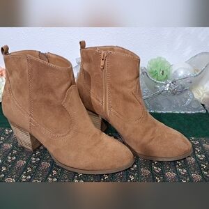 Tan Suede Ankle Boots sz.9